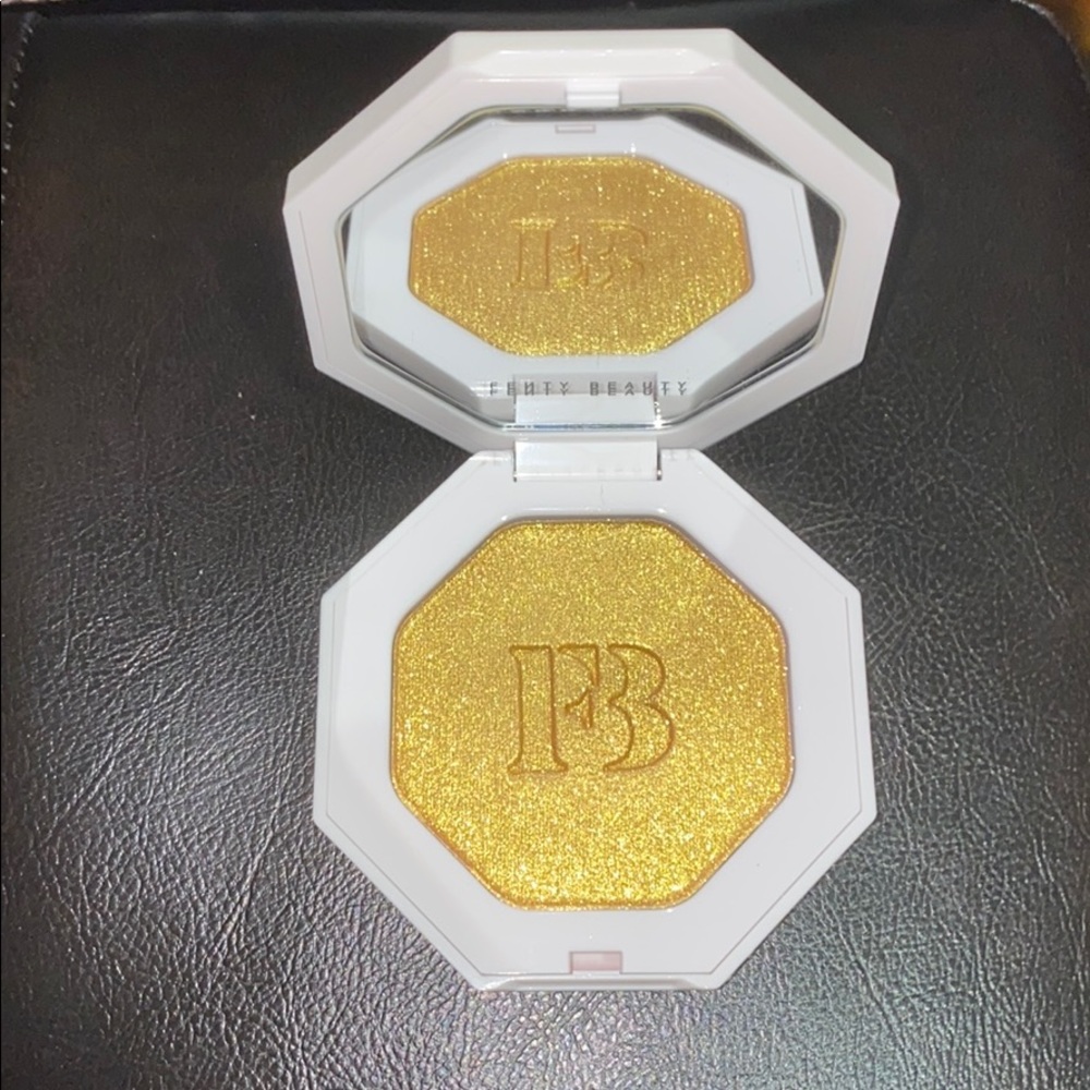 FENTY TROPHY WIFE HIGHLIGHTER